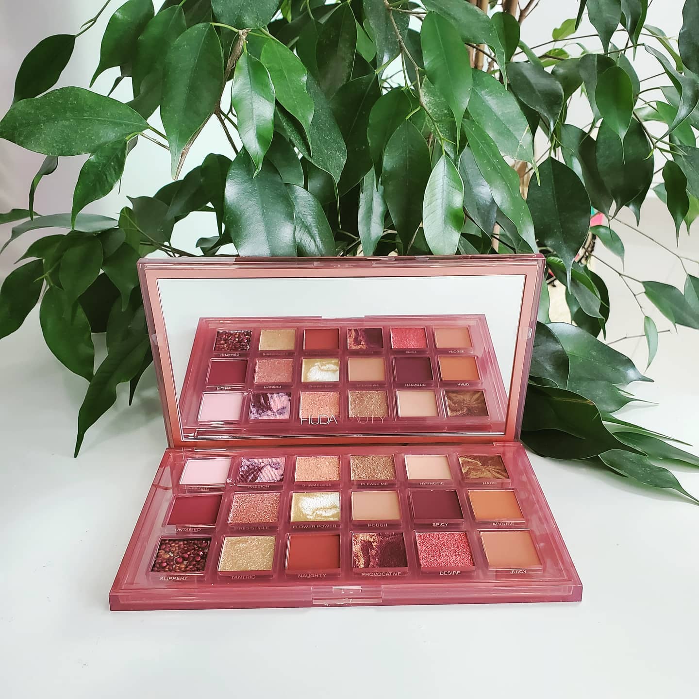 Huda Beauty Naughty Nude Eyeshadow Palette